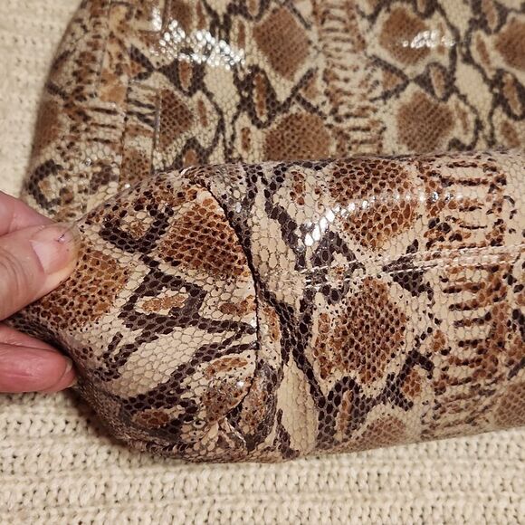 Made in Italy snake embossed genuine leather shoulder bag - Picture 11 of 13